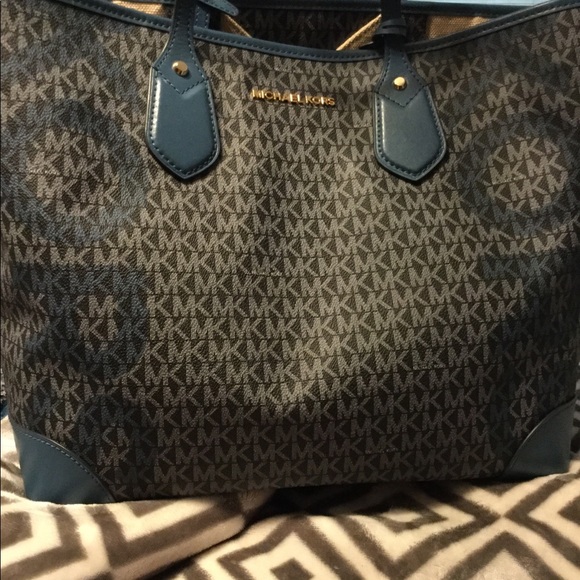 Michael Kors Handbags - MK tote handbag